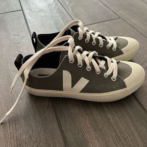 Excellence condition Veja sneakers!!